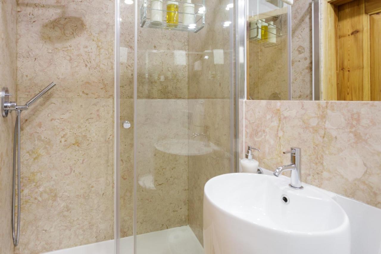 ליסבון Amazing Rooftop Terrace With River And Historic City View 4 Bedrooms 4 Bathrooms Ac 19Th Century Building Chiado מראה חיצוני תמונה