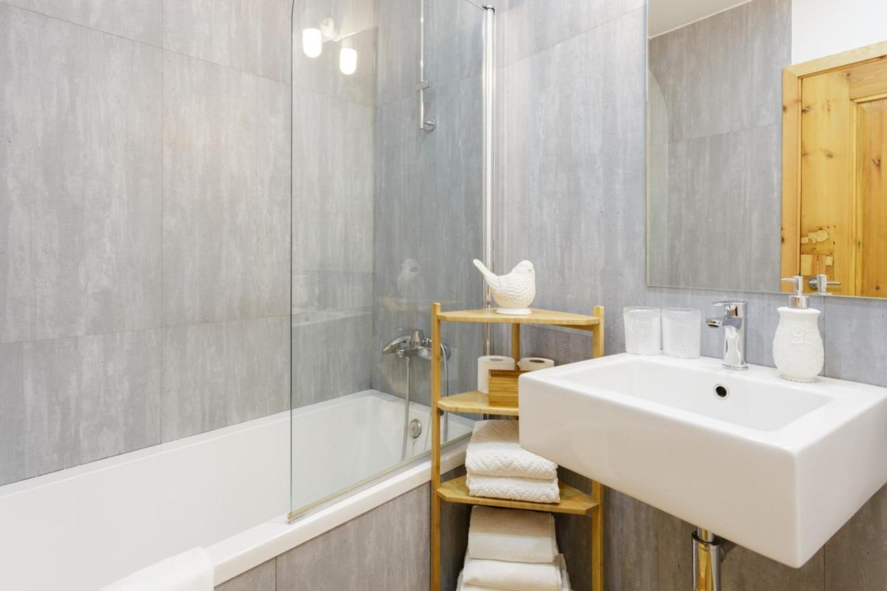 ליסבון Amazing Rooftop Terrace With River And Historic City View 4 Bedrooms 4 Bathrooms Ac 19Th Century Building Chiado מראה חיצוני תמונה