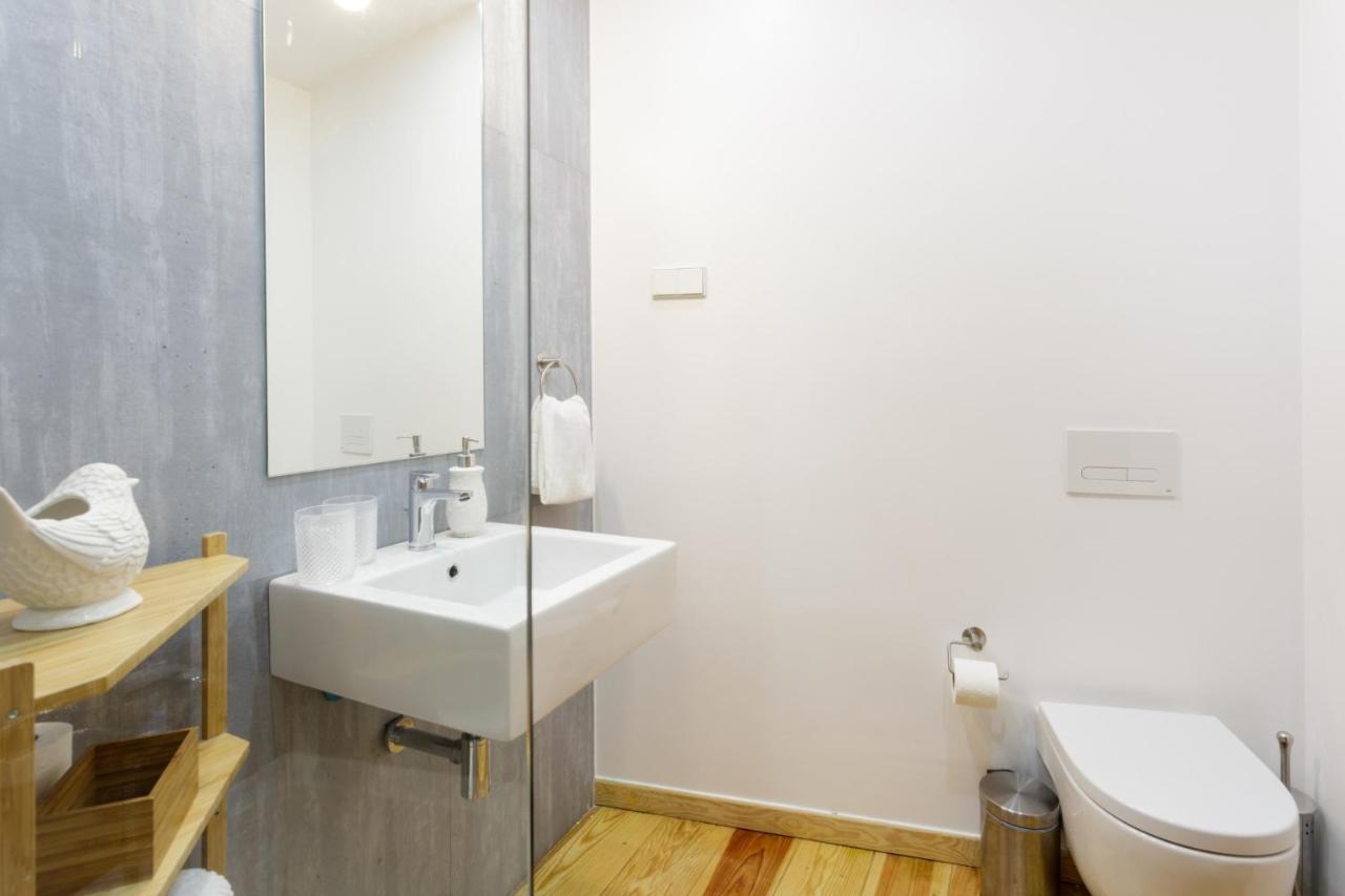 ליסבון Amazing Rooftop Terrace With River And Historic City View 4 Bedrooms 4 Bathrooms Ac 19Th Century Building Chiado מראה חיצוני תמונה