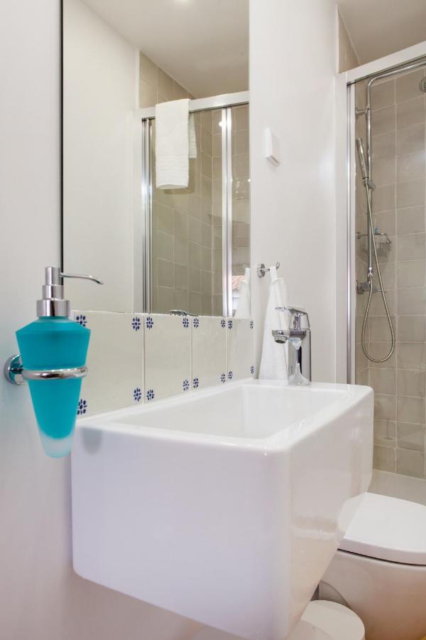 ליסבון Amazing Rooftop Terrace With River And Historic City View 4 Bedrooms 4 Bathrooms Ac 19Th Century Building Chiado מראה חיצוני תמונה
